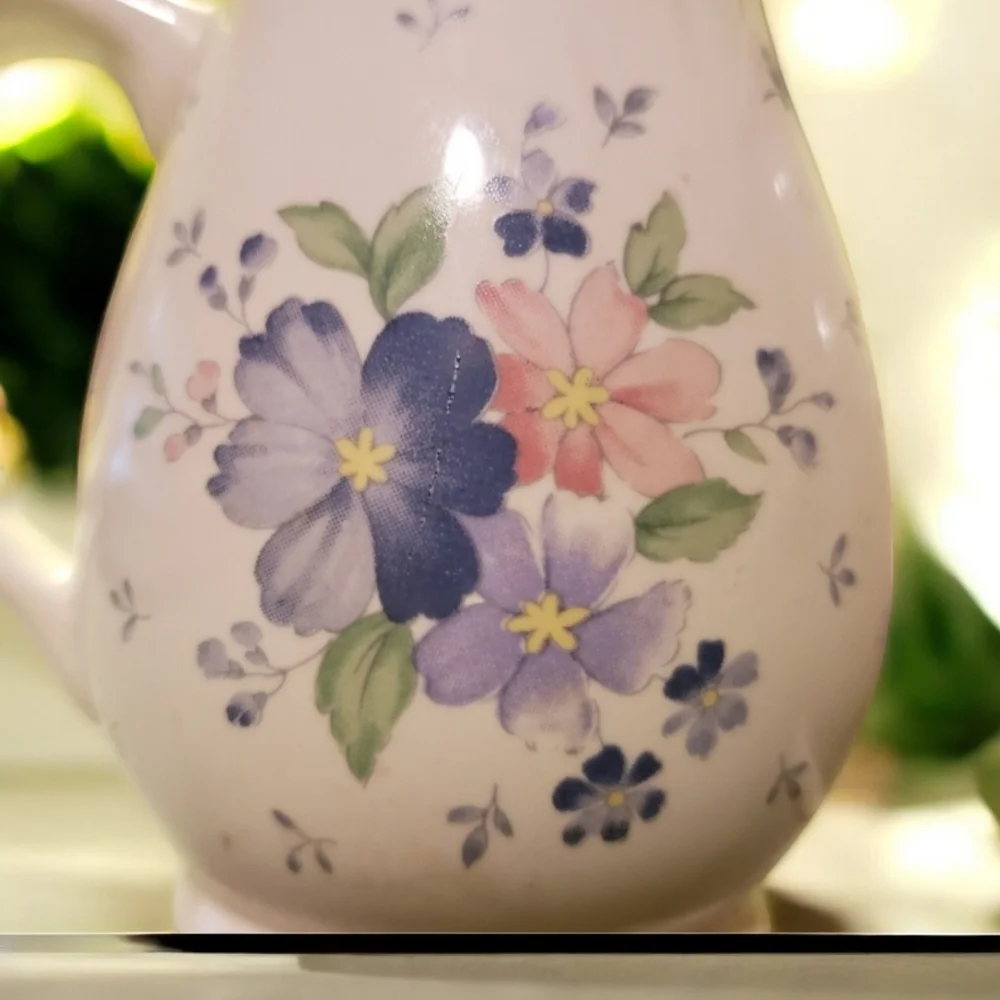 Vtg 80s Nikko Dauphine Floral Handles Salt & Pepper Shakers Stove Top